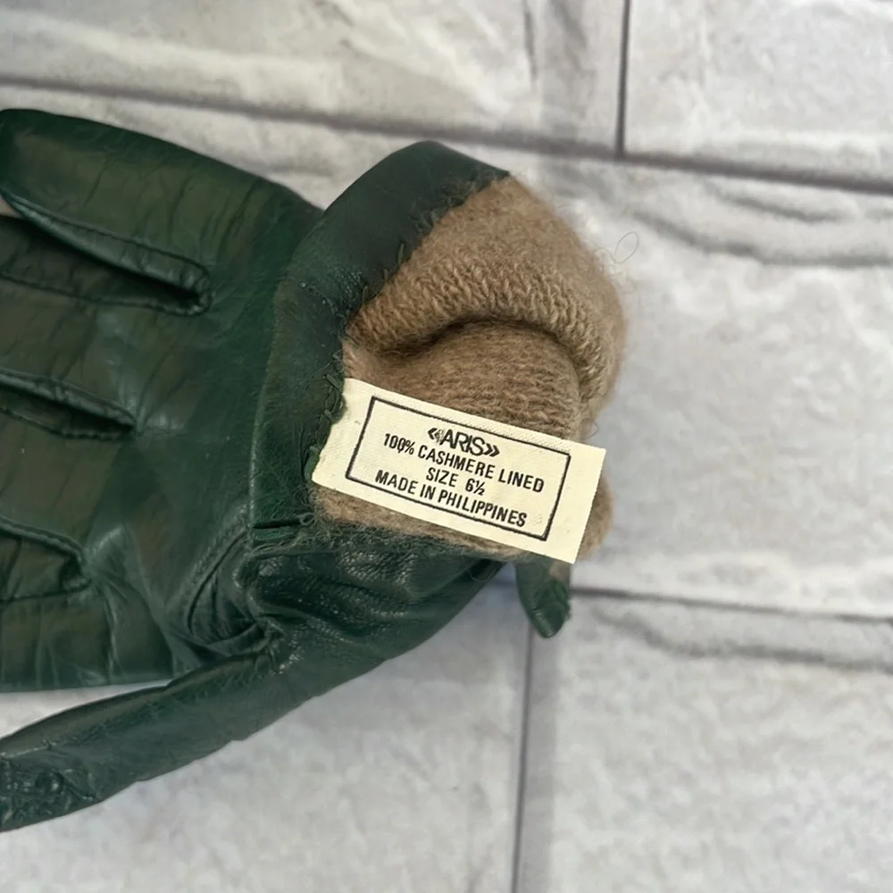Aris 100% cashmere lined  green leather gloves size 6 1/2